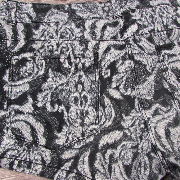 H&M Floral Mini Shorts Size 6 Stretch Denim - Picture 5 of 5